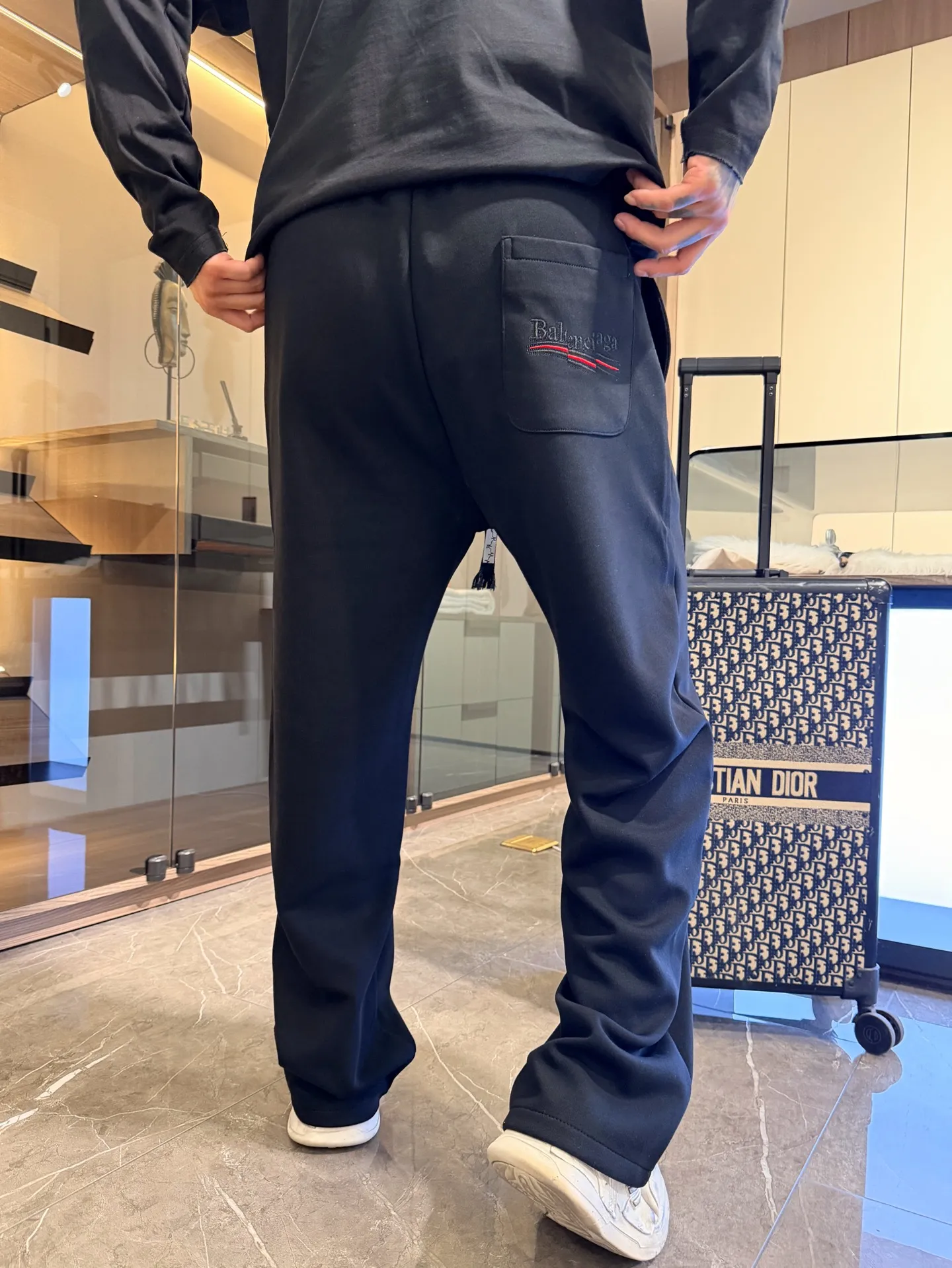 Balenciaga [High Version] 2026 Autumn and Winter latest products, available at counters at the same time, Original product, fashionable casual trousers and casual trousers, using imported original fabrics, top-grade embroidery 🪡 craft letter pattern logo, original hardware accessories decoration, simple yet fashionable, fashionable and handsome upper body, Sizes: M-3XL